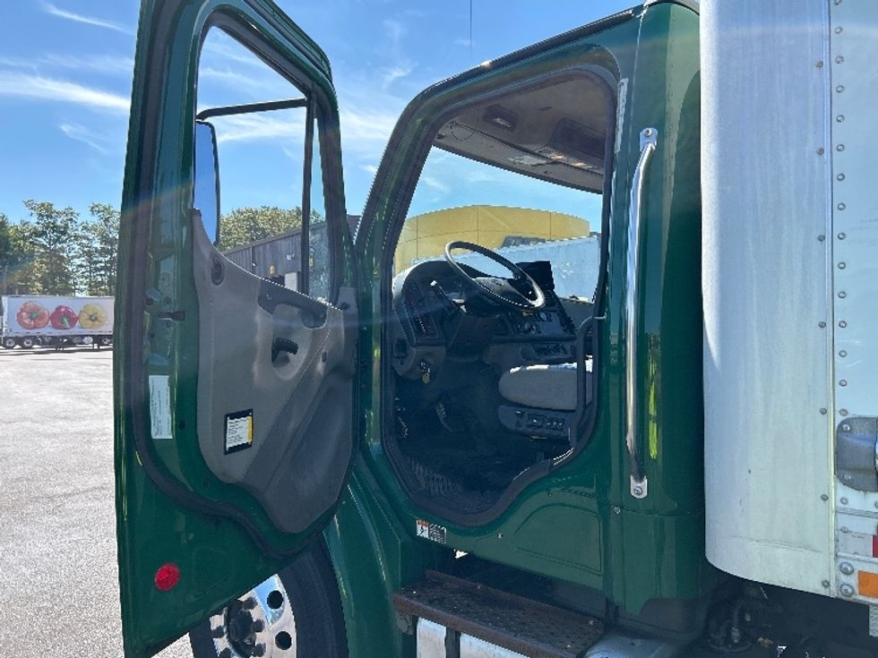 Medium Duty Box Truck-Light and Medium Duty Trucks-Freightliner-2019-M2-Norton-MA-171,203\n\t\tmiles-$ 31,000 - Image 16