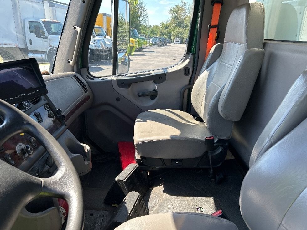 Medium Duty Box Truck-Light and Medium Duty Trucks-Freightliner-2019-M2-Norton-MA-171,203\n\t\tmiles-$ 31,000 - Image 19