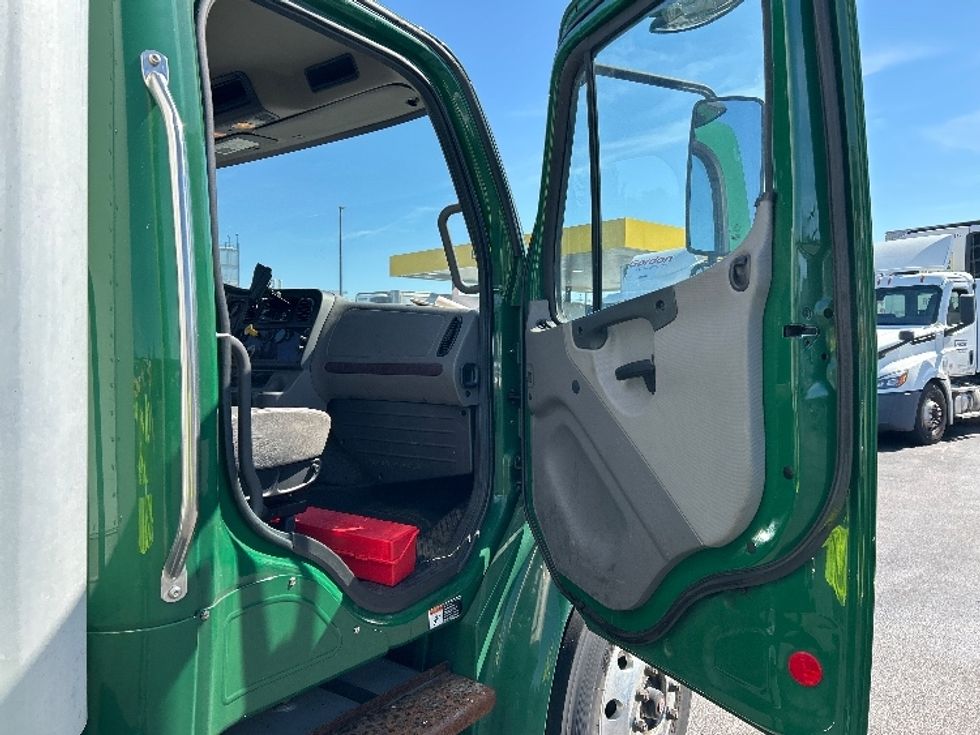 Medium Duty Box Truck-Light and Medium Duty Trucks-Freightliner-2019-M2-Norton-MA-171,203\n\t\tmiles-$ 31,000 - Image 20