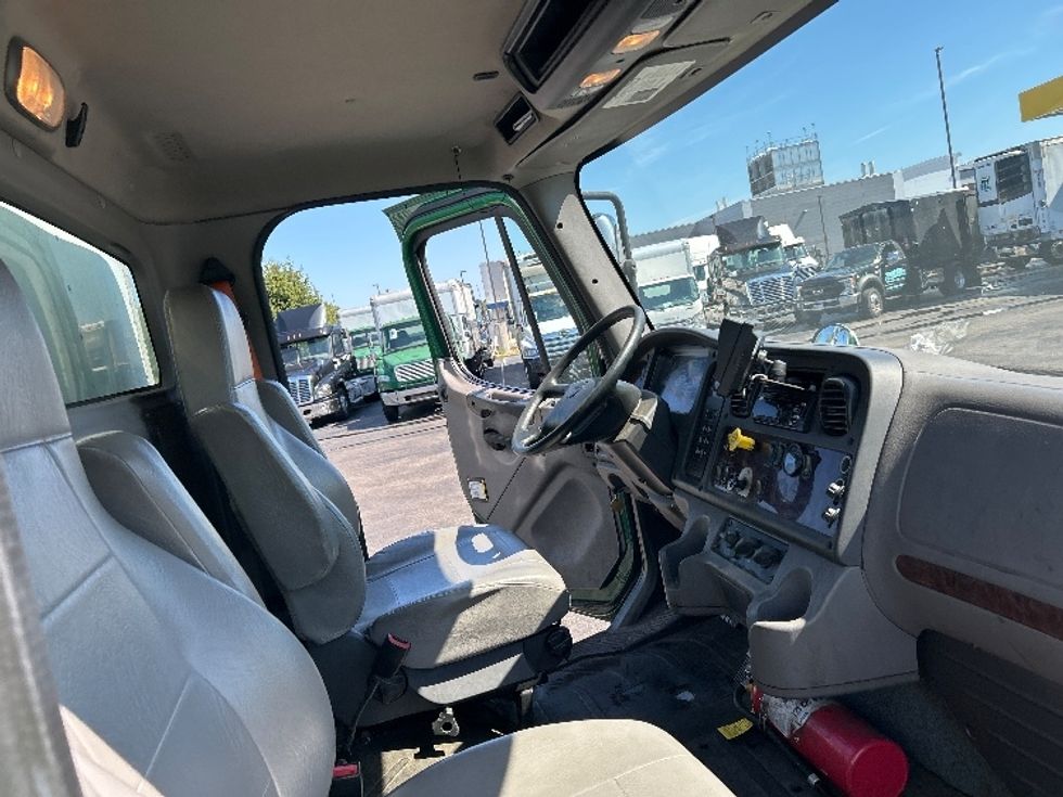 Medium Duty Box Truck-Light and Medium Duty Trucks-Freightliner-2019-M2-Norton-MA-171,203\n\t\tmiles-$ 31,000 - Image 22