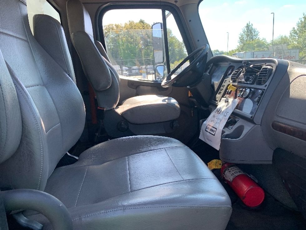 Medium Duty Box Truck-Light and Medium Duty Trucks-Freightliner-2019-M2-Norton-MA-173,165\n\t\tmiles-$ 30,750 - Image 22