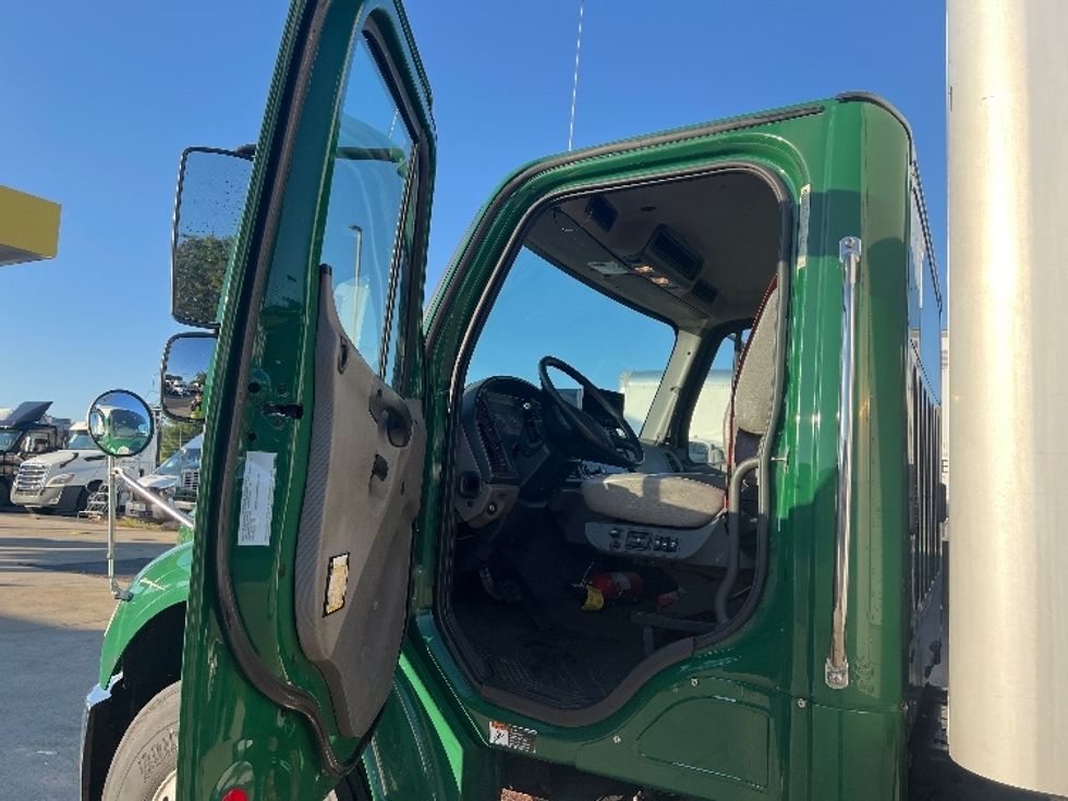 Medium Duty Box Truck-Light and Medium Duty Trucks-Freightliner-2019-M2-Norton-MA-173,667\n\t\tmiles-$ 30,500 - Image 16