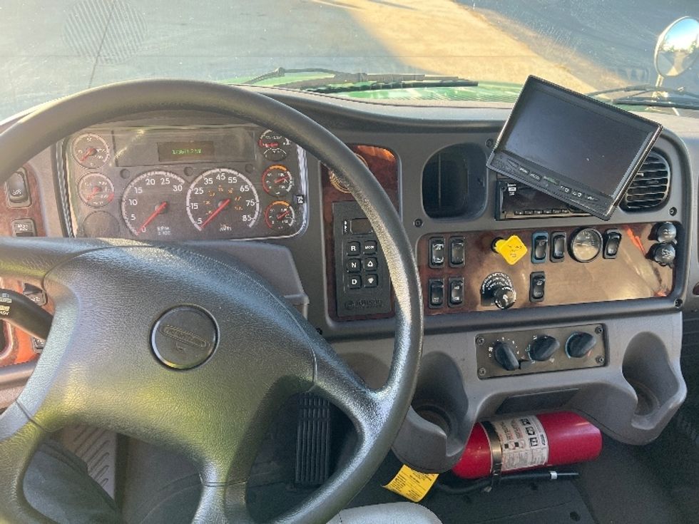 Medium Duty Box Truck-Light and Medium Duty Trucks-Freightliner-2019-M2-Norton-MA-173,667\n\t\tmiles-$ 30,500 - Image 18