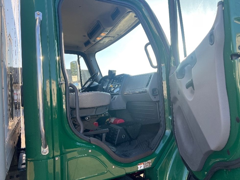 Medium Duty Box Truck-Light and Medium Duty Trucks-Freightliner-2019-M2-Norton-MA-173,667\n\t\tmiles-$ 30,500 - Image 19