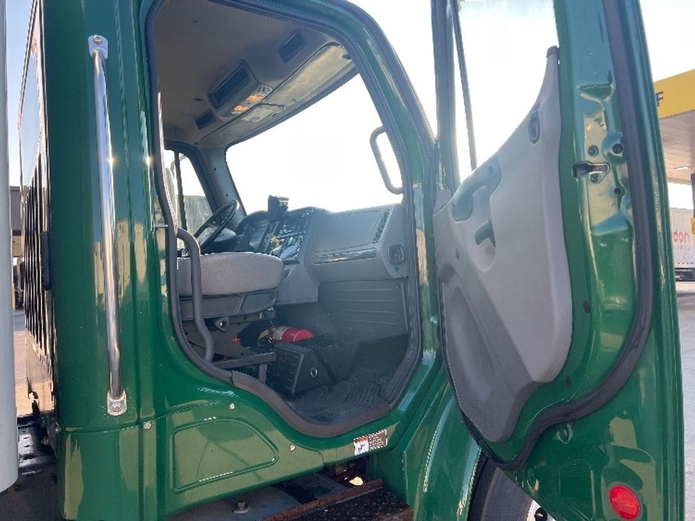 Medium Duty Box Truck-Light and Medium Duty Trucks-Freightliner-2019-M2-Norton-MA-173,667\n\t\tmiles-$ 30,500 - Image 20