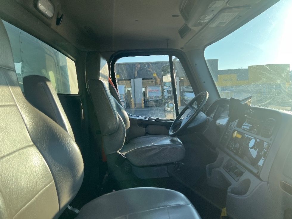 Medium Duty Box Truck-Light and Medium Duty Trucks-Freightliner-2019-M2-Norton-MA-173,667\n\t\tmiles-$ 30,500 - Image 22