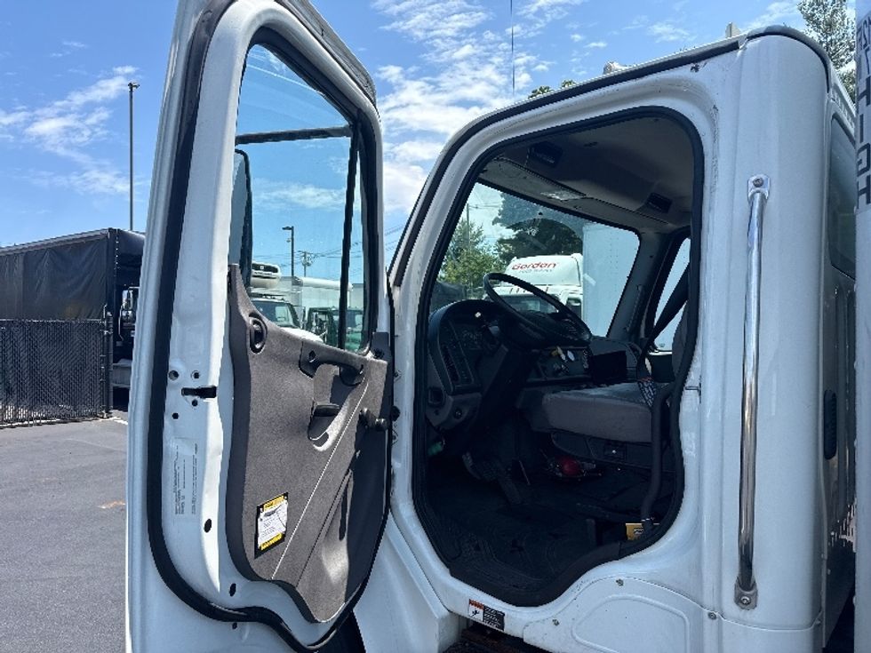Medium Duty Box Truck-Light and Medium Duty Trucks-Freightliner-2019-M2-Norton-MA-210,662\n\t\tmiles-$ 44,500 - Image 14