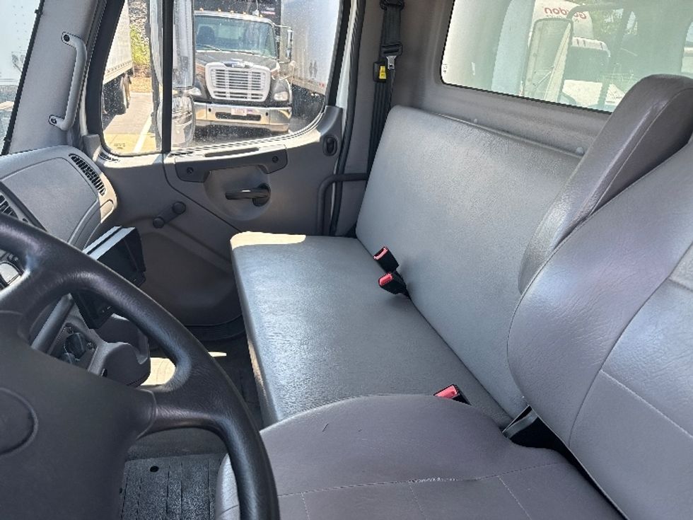 Medium Duty Box Truck-Light and Medium Duty Trucks-Freightliner-2019-M2-Norton-MA-210,662\n\t\tmiles-$ 44,500 - Image 15