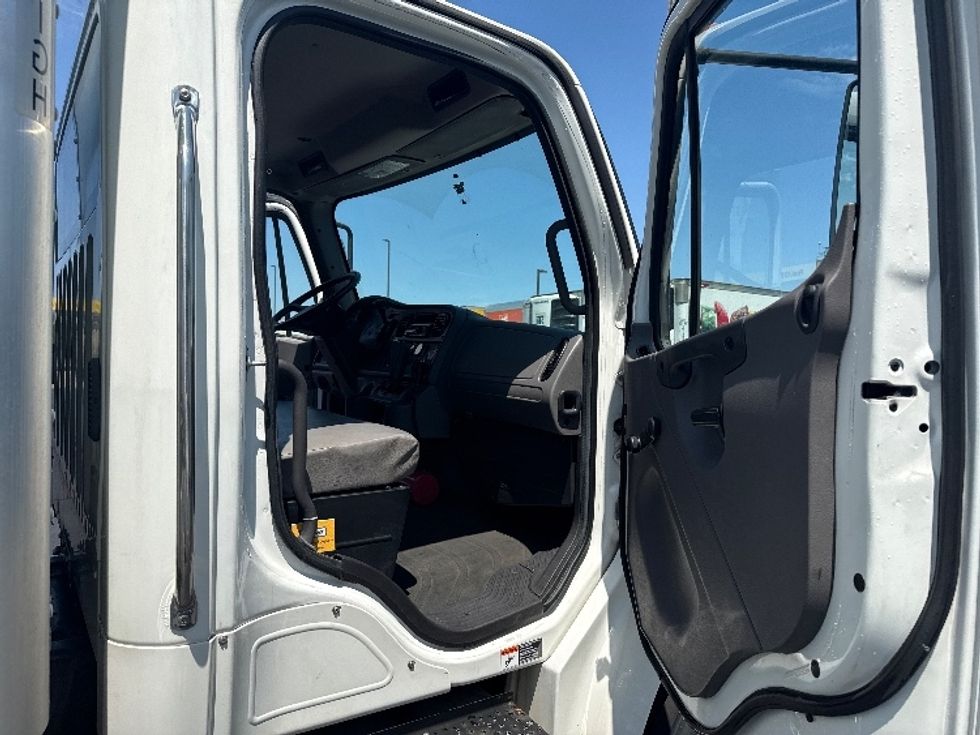 Medium Duty Box Truck-Light and Medium Duty Trucks-Freightliner-2019-M2-Norton-MA-210,662\n\t\tmiles-$ 44,500 - Image 16