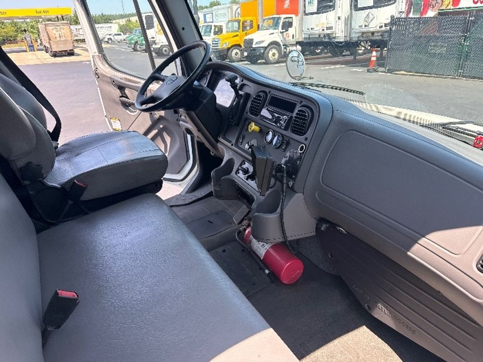 Medium Duty Box Truck-Light and Medium Duty Trucks-Freightliner-2019-M2-Norton-MA-210,662\n\t\tmiles-$ 44,500 - Image 18