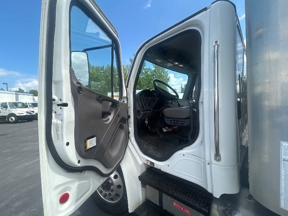 Medium Duty Box Truck-Light and Medium Duty Trucks-Freightliner-2019-M2-Obetz-OH-120,278\n\t\tmiles-$ 53,750 - Image 16