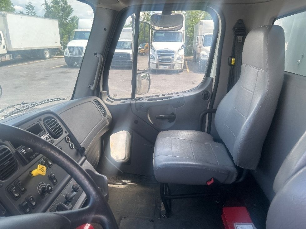 Medium Duty Box Truck-Light and Medium Duty Trucks-Freightliner-2019-M2-Obetz-OH-120,278\n\t\tmiles-$ 53,750 - Image 19