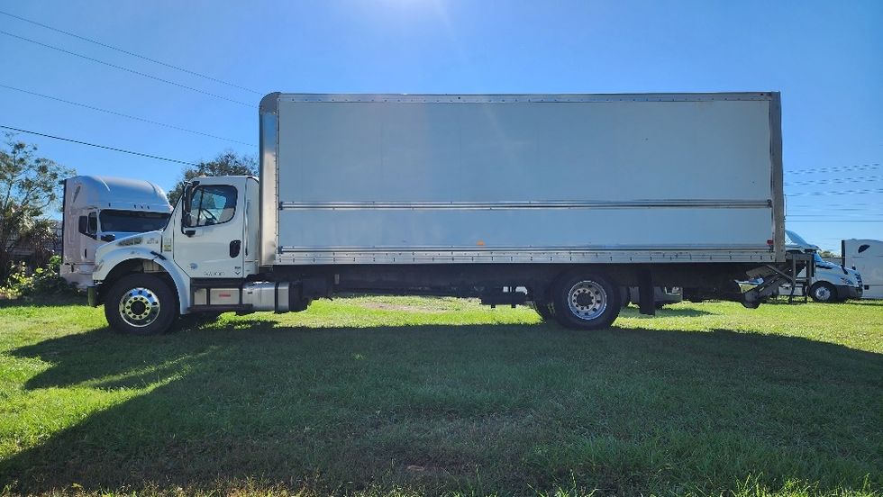 Medium Duty Box Truck-Light and Medium Duty Trucks-Freightliner-2019-M2-Ocala-FL-196,278\n\t\tmiles-$ 49,750 - Image 4