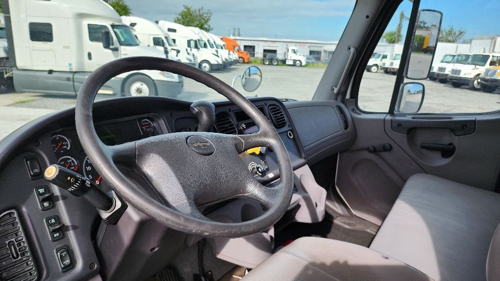 Medium Duty Box Truck-Light and Medium Duty Trucks-Freightliner-2019-M2-Ocala-FL-217,948\n\t\tmiles-$ 45,750 - Image 17