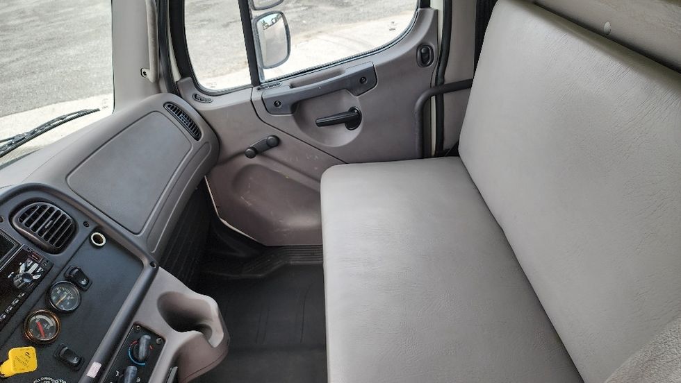 Medium Duty Box Truck-Light and Medium Duty Trucks-Freightliner-2019-M2-Ocala-FL-217,948\n\t\tmiles-$ 45,750 - Image 19