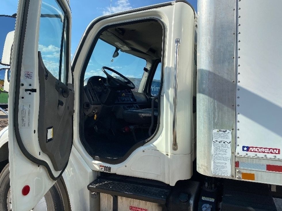 Medium Duty Box Truck-Light and Medium Duty Trucks-Freightliner-2019-M2-Ocala-FL-222,244\n\t\tmiles-$ 44,500 - Image 16