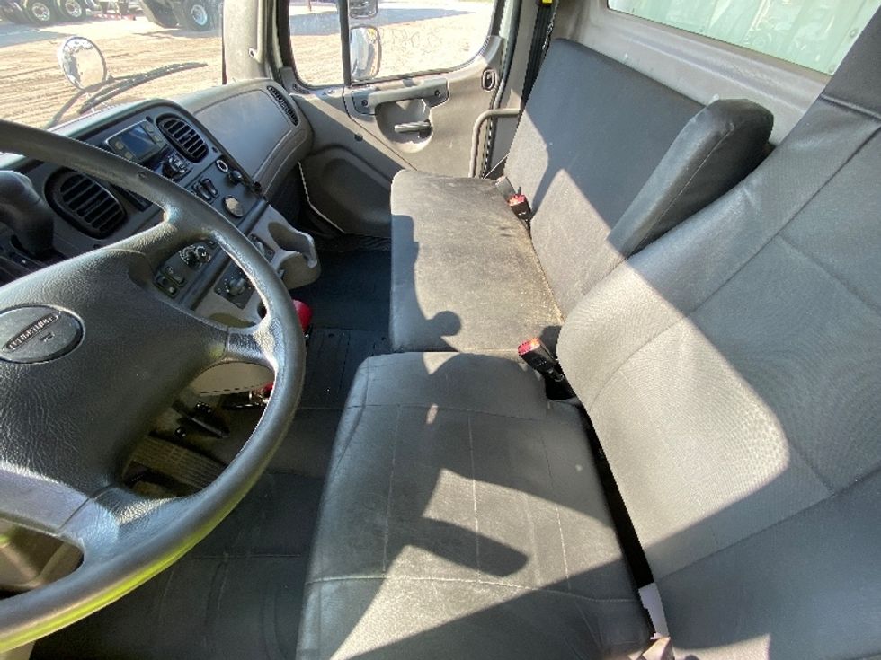 Medium Duty Box Truck-Light and Medium Duty Trucks-Freightliner-2019-M2-Ocala-FL-222,244\n\t\tmiles-$ 44,500 - Image 18