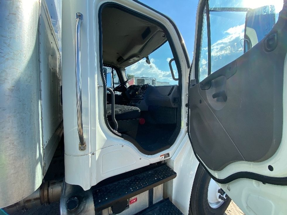 Medium Duty Box Truck-Light and Medium Duty Trucks-Freightliner-2019-M2-Ocala-FL-222,244\n\t\tmiles-$ 44,500 - Image 19