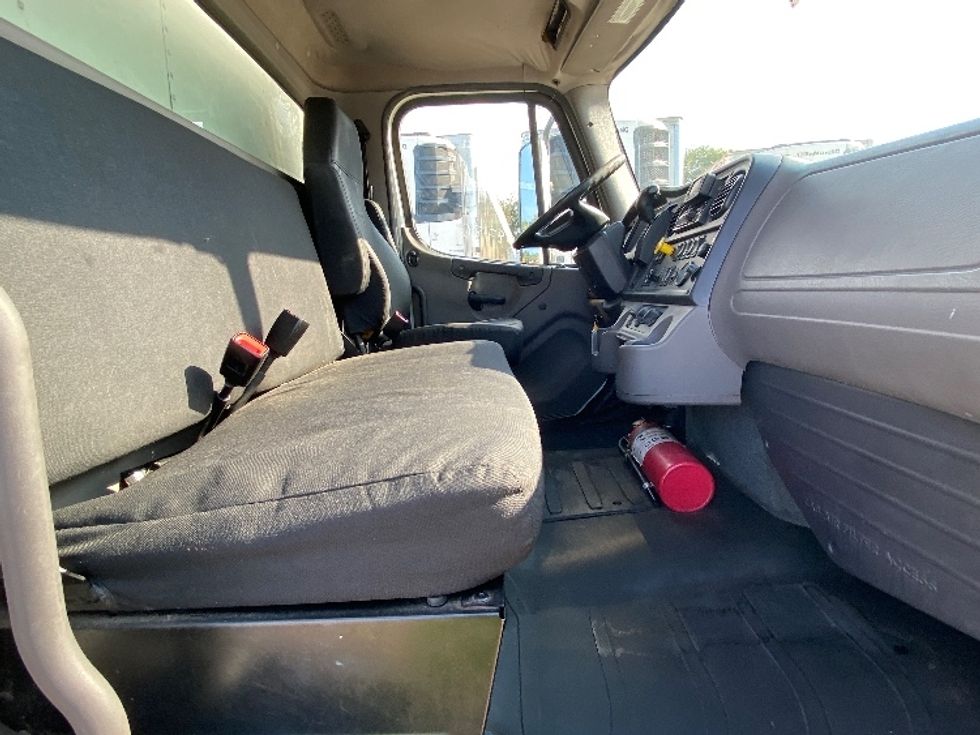 Medium Duty Box Truck-Light and Medium Duty Trucks-Freightliner-2019-M2-Ocala-FL-222,244\n\t\tmiles-$ 44,500 - Image 21