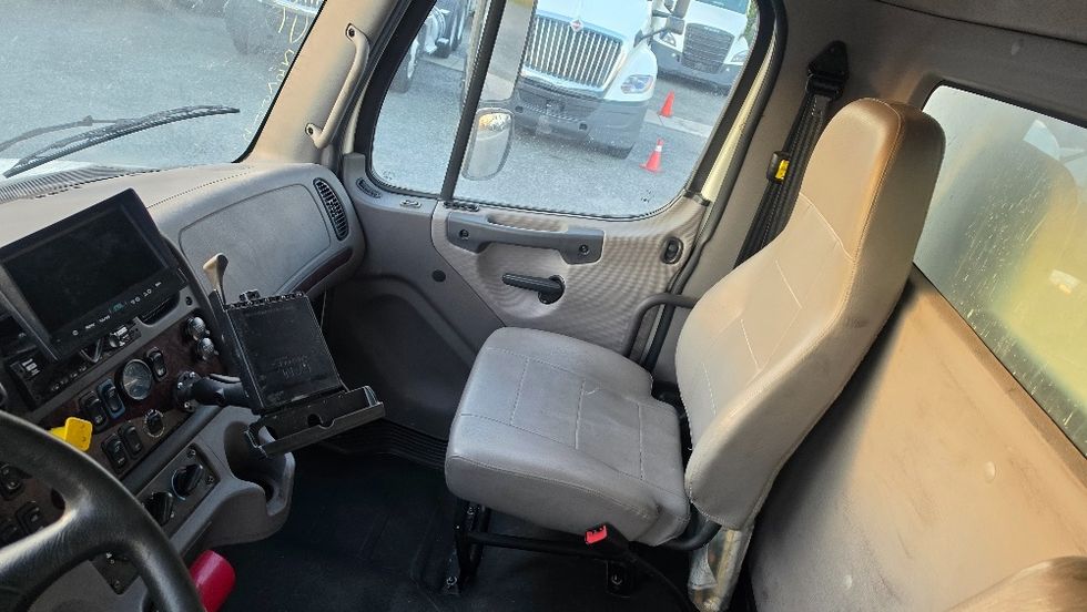 Medium Duty Box Truck-Light and Medium Duty Trucks-Freightliner-2019-M2-Ocala-FL-270,058\n\t\tmiles-$ 43,750 - Image 19