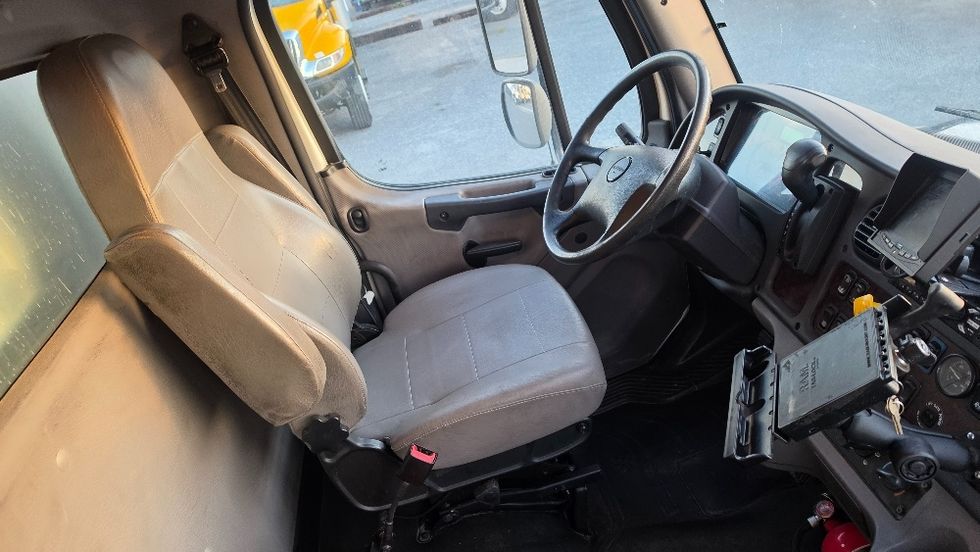 Medium Duty Box Truck-Light and Medium Duty Trucks-Freightliner-2019-M2-Ocala-FL-270,058\n\t\tmiles-$ 43,750 - Image 22
