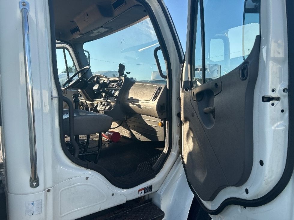 Medium Duty Box Truck-Light and Medium Duty Trucks-Freightliner-2019-M2-Ocala-FL-277,373\n\t\tmiles-$ 26,250 - Image 20