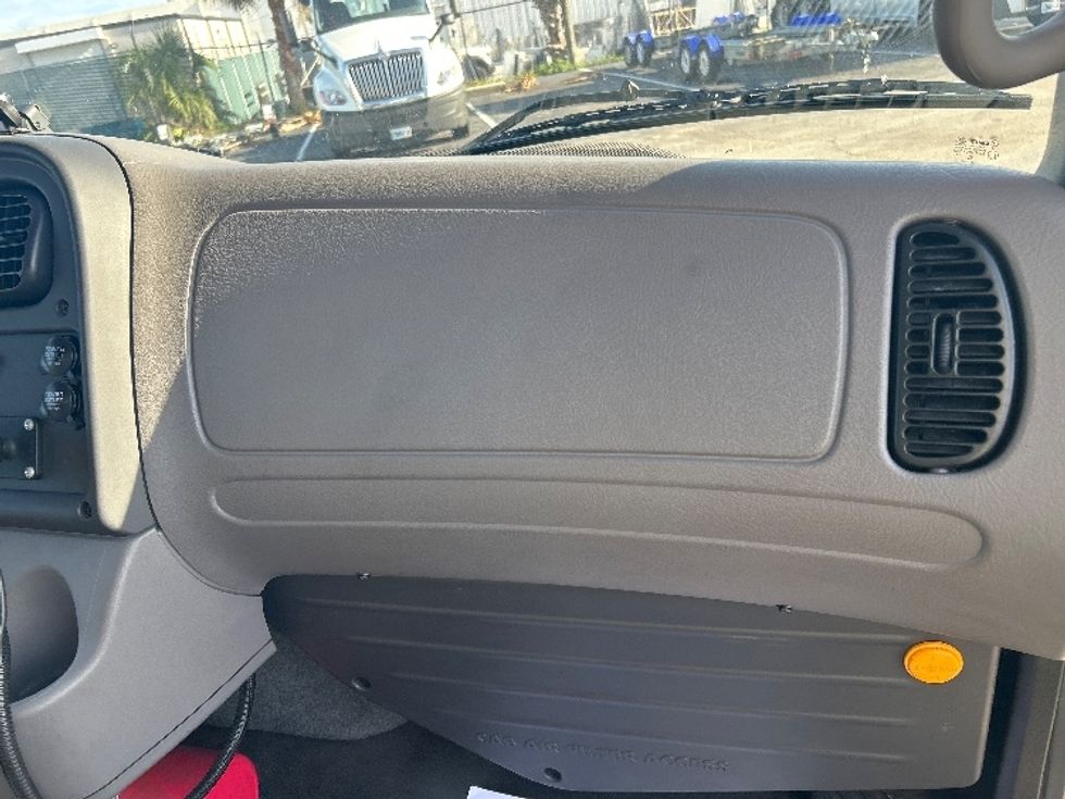 Medium Duty Box Truck-Light and Medium Duty Trucks-Freightliner-2019-M2-Ocala-FL-277,373\n\t\tmiles-$ 26,250 - Image 21