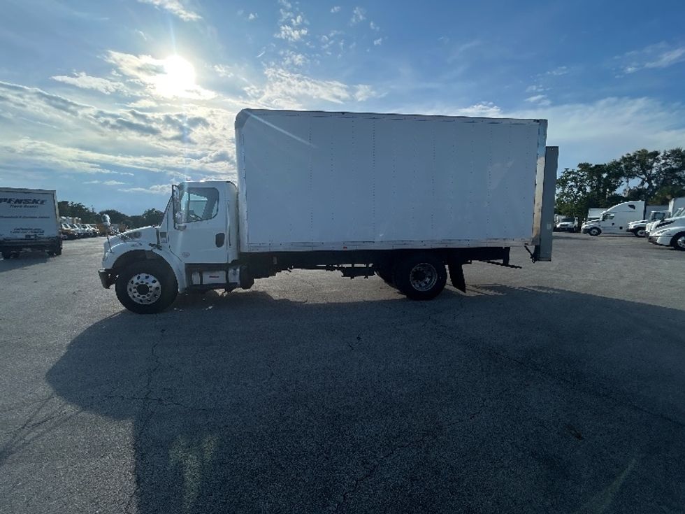Medium Duty Box Truck-Light and Medium Duty Trucks-Freightliner-2019-M2-Ocala-FL-277,373\n\t\tmiles-$ 26,250 - Image 4