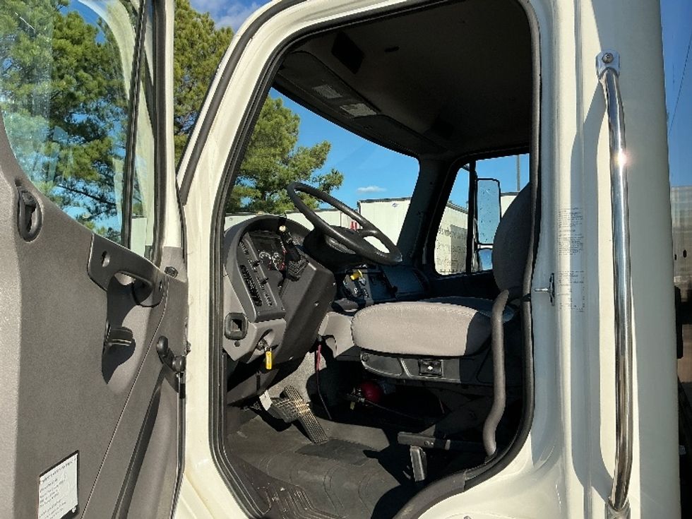 Medium Duty Box Truck-Light and Medium Duty Trucks-Freightliner-2019-M2-Olive Branch-MS-161,400\n\t\tmiles-$ 45,000 - Image 14