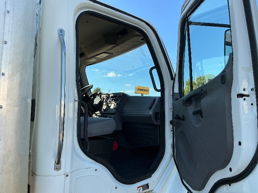Medium Duty Box Truck-Light and Medium Duty Trucks-Freightliner-2019-M2-Olive Branch-MS-161,400\n\t\tmiles-$ 45,000 - Image 17
