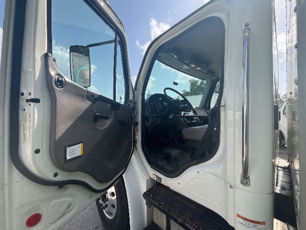 Medium Duty Box Truck-Light and Medium Duty Trucks-Freightliner-2019-M2-Orlando-FL-222,615\n\t\tmiles-$ 13,000 - Image 16