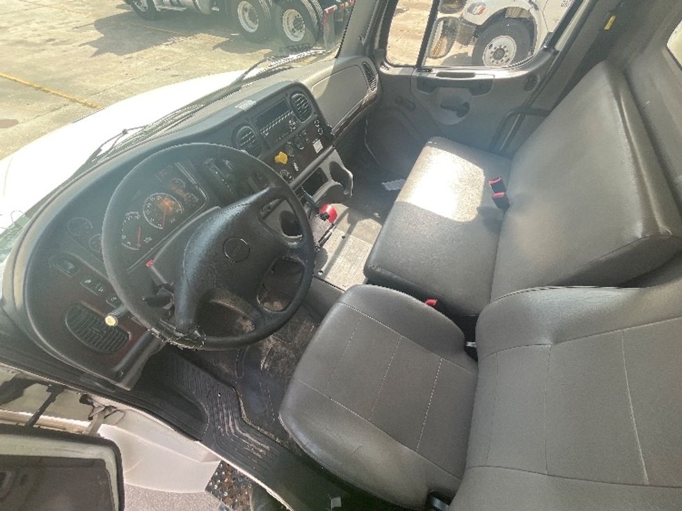 Medium Duty Box Truck-Light and Medium Duty Trucks-Freightliner-2019-M2-Orlando-FL-222,615\n\t\tmiles-$ 13,000 - Image 17