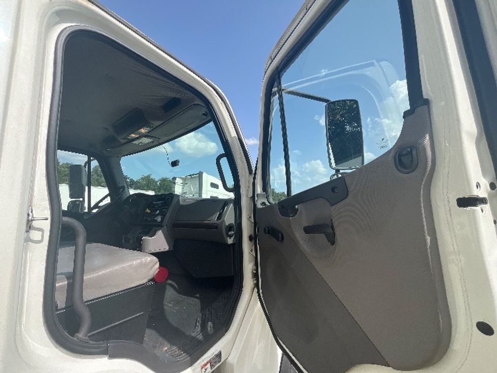 Medium Duty Box Truck-Light and Medium Duty Trucks-Freightliner-2019-M2-Orlando-FL-222,615\n\t\tmiles-$ 13,000 - Image 20