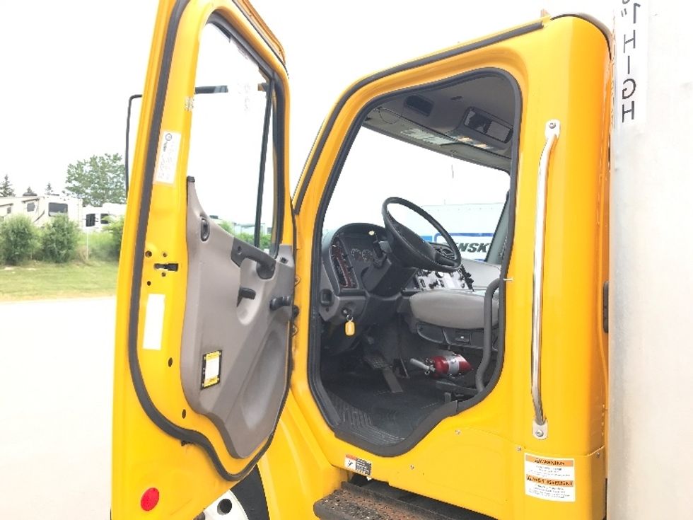 Medium Duty Box Truck-Light and Medium Duty Trucks-Freightliner-2019-M2-Oshawa-ON-223,352\n\t\tkm-$ 71,000 - Image 16