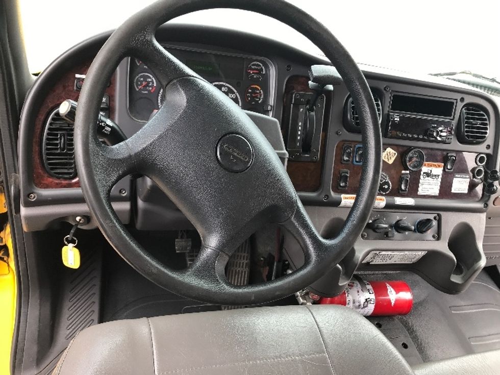 Medium Duty Box Truck-Light and Medium Duty Trucks-Freightliner-2019-M2-Oshawa-ON-232,143\n\t\tkm-$ 69,000 - Image 18