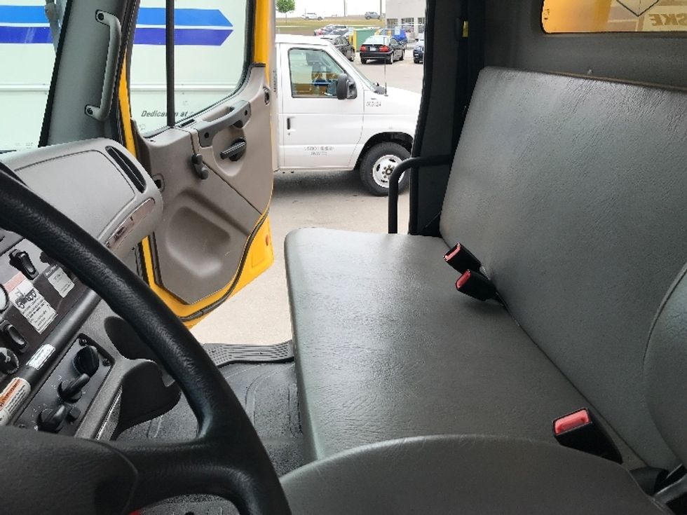 Medium Duty Box Truck-Light and Medium Duty Trucks-Freightliner-2019-M2-Oshawa-ON-232,143\n\t\tkm-$ 69,000 - Image 19