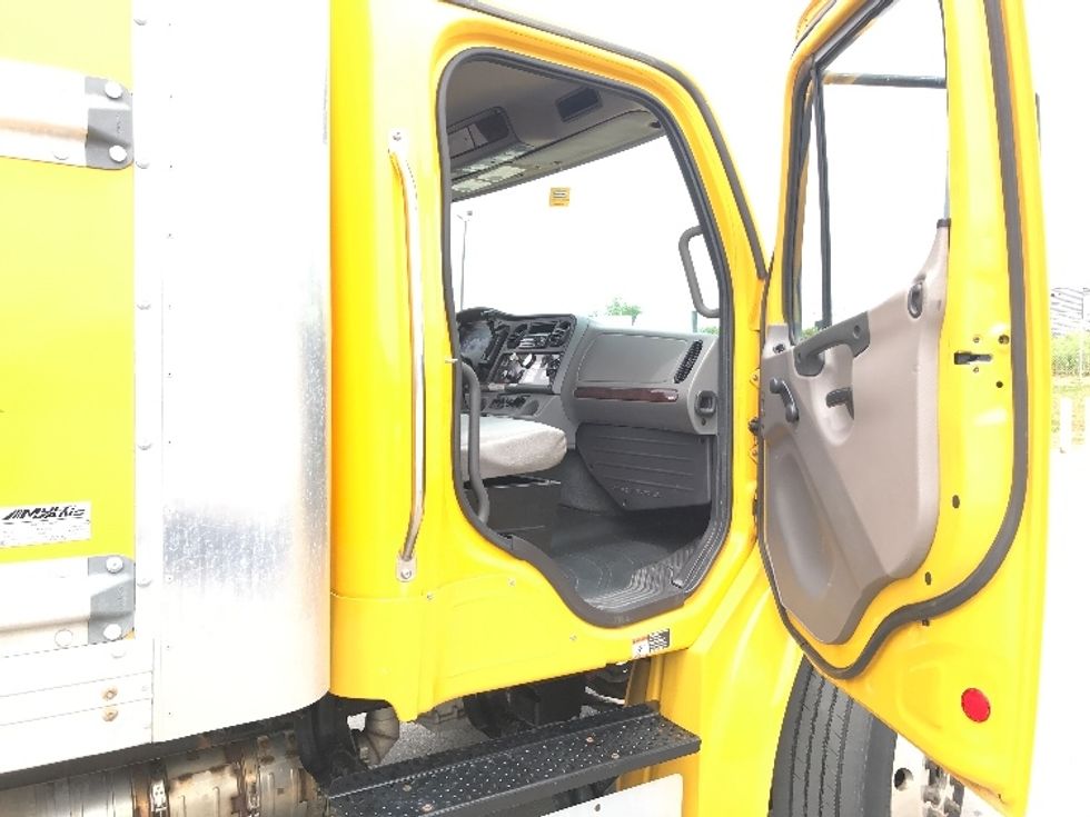 Medium Duty Box Truck-Light and Medium Duty Trucks-Freightliner-2019-M2-Oshawa-ON-232,143\n\t\tkm-$ 69,000 - Image 20