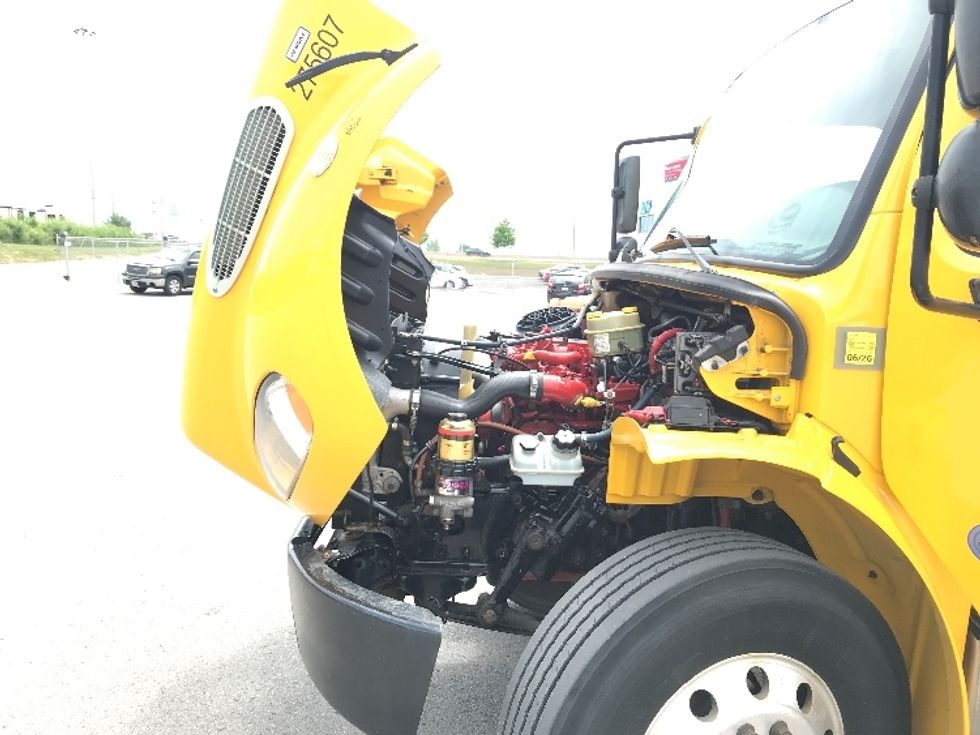 Medium Duty Box Truck-Light and Medium Duty Trucks-Freightliner-2019-M2-Oshawa-ON-232,143\n\t\tkm-$ 69,000 - Image 24