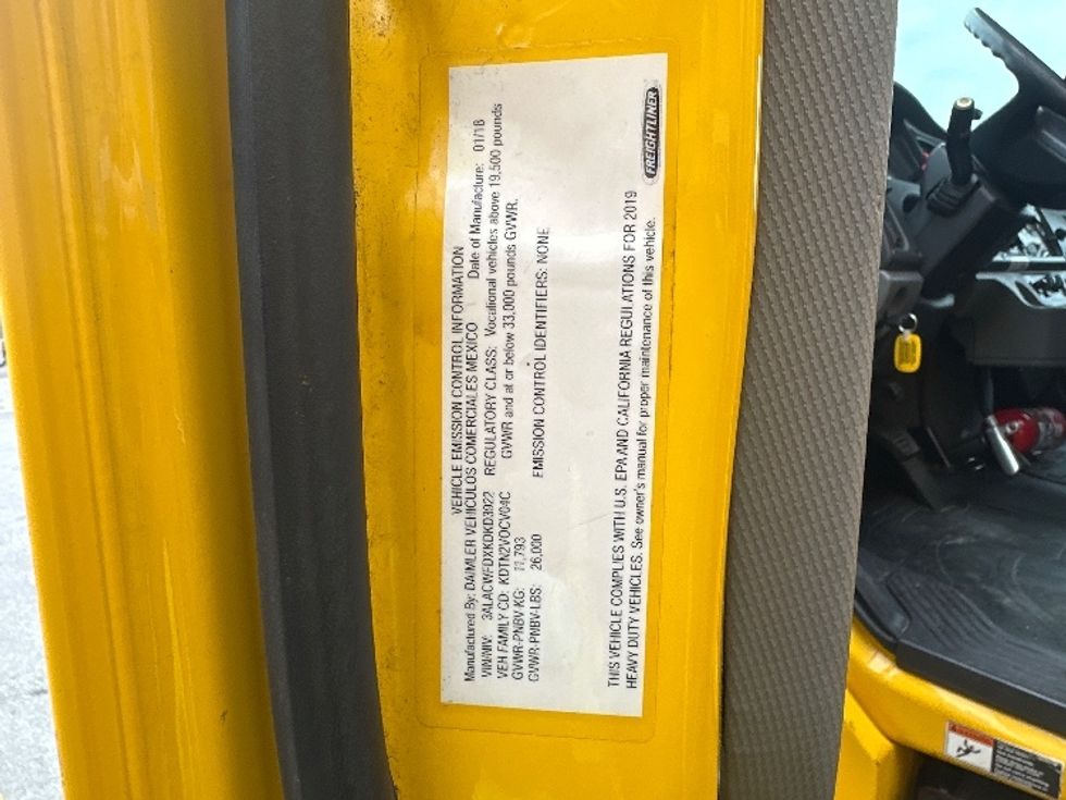 Medium Duty Box Truck-Light and Medium Duty Trucks-Freightliner-2019-M2-Oshawa-ON-232,143\n\t\tkm-$ 69,000 - Image 25