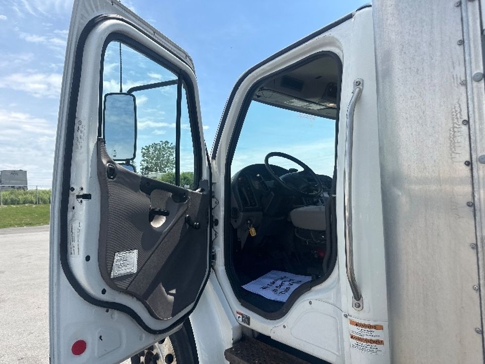 Medium Duty Box Truck-Light and Medium Duty Trucks-Freightliner-2019-M2-Oshawa-ON-277,445\n\t\tkm-$ 58,750 - Image 15