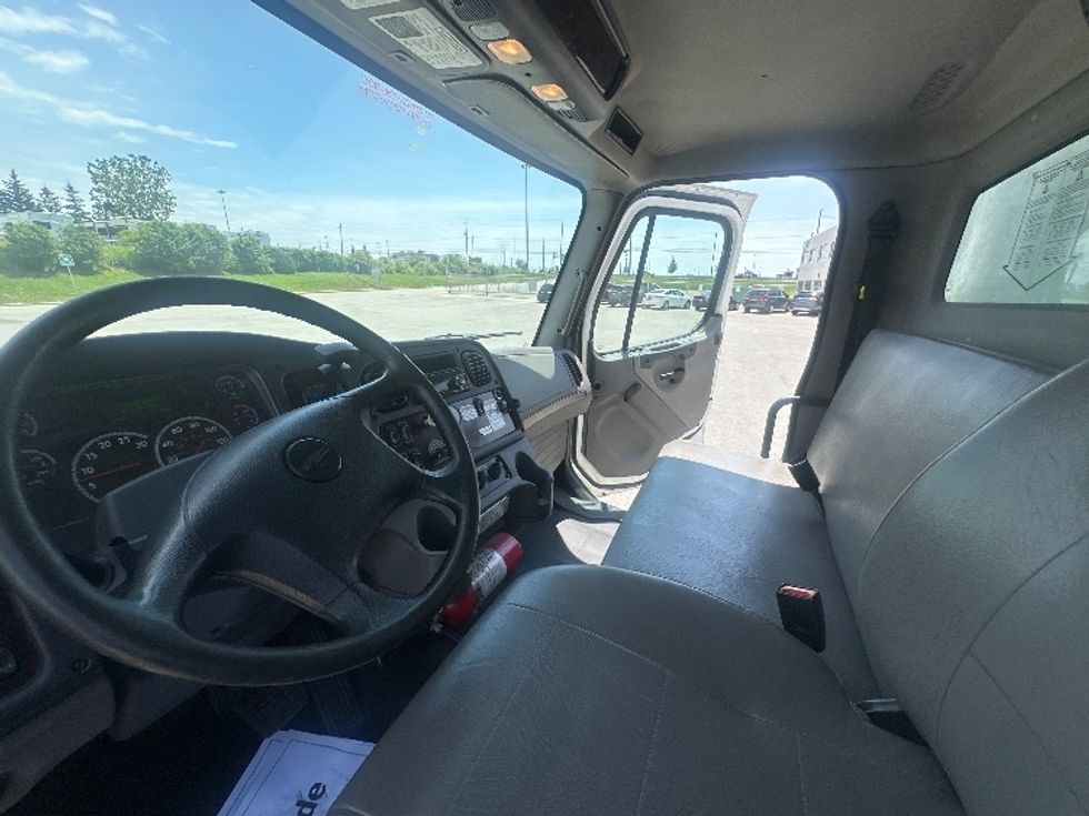 Medium Duty Box Truck-Light and Medium Duty Trucks-Freightliner-2019-M2-Oshawa-ON-277,445\n\t\tkm-$ 58,750 - Image 16