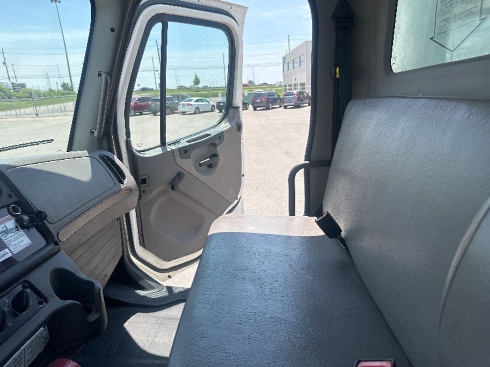 Medium Duty Box Truck-Light and Medium Duty Trucks-Freightliner-2019-M2-Oshawa-ON-277,445\n\t\tkm-$ 58,750 - Image 18