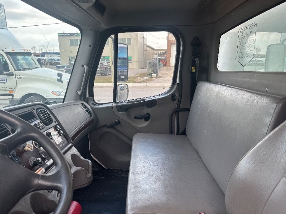 Medium Duty Box Truck-Light and Medium Duty Trucks-Freightliner-2019-M2-Oshawa-ON-294,939\n\t\tkm-$ 63,750 - Image 18