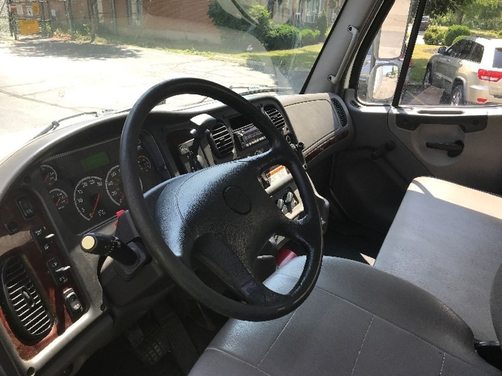 Medium Duty Box Truck-Light and Medium Duty Trucks-Freightliner-2019-M2-Oshawa-ON-356,117\n\t\tkm-$ 56,000 - Image 17