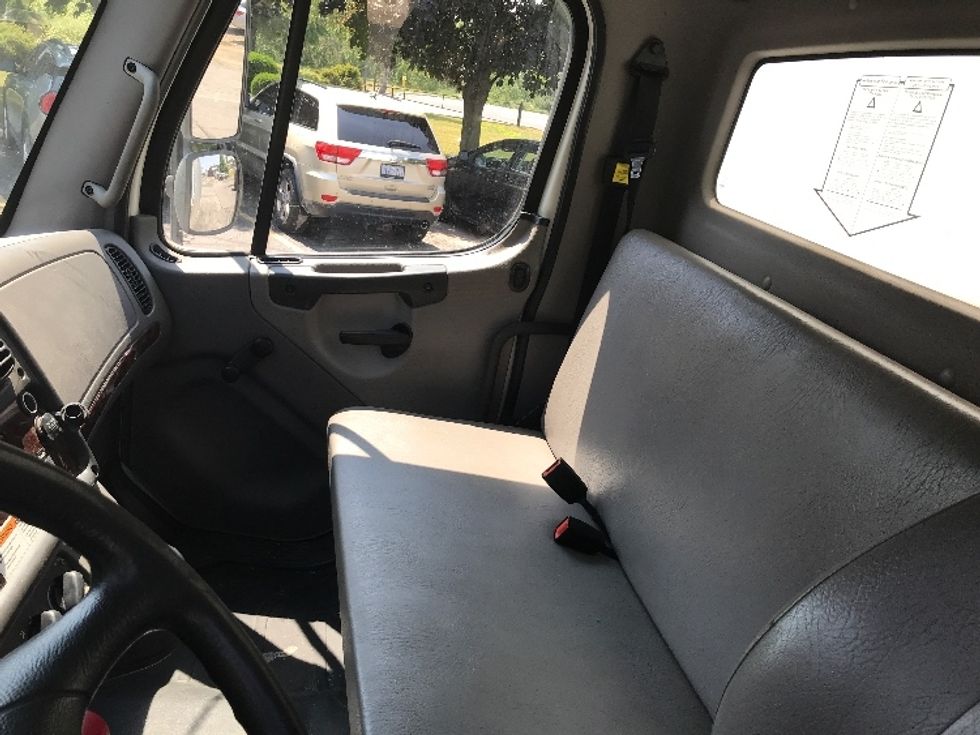 Medium Duty Box Truck-Light and Medium Duty Trucks-Freightliner-2019-M2-Oshawa-ON-356,117\n\t\tkm-$ 56,000 - Image 19