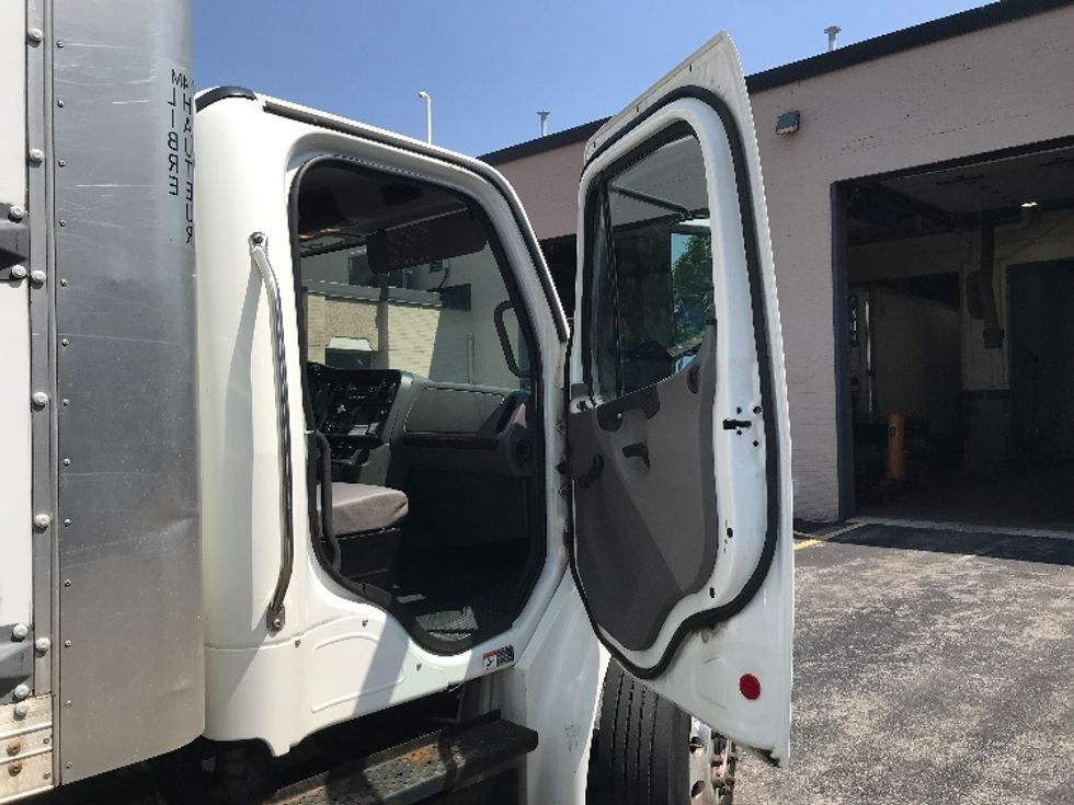 Medium Duty Box Truck-Light and Medium Duty Trucks-Freightliner-2019-M2-Oshawa-ON-356,117\n\t\tkm-$ 56,000 - Image 20