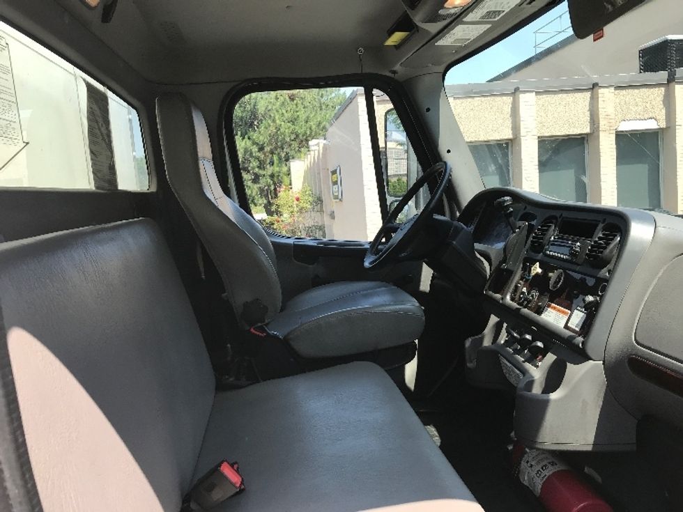 Medium Duty Box Truck-Light and Medium Duty Trucks-Freightliner-2019-M2-Oshawa-ON-356,117\n\t\tkm-$ 56,000 - Image 22