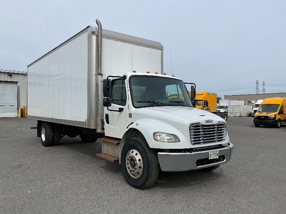 Medium Duty Box Truck-Light and Medium Duty Trucks-Freightliner-2019-M2-Ottawa-ON-255,095\n\t\tkm-$ 63,250 - Image 1