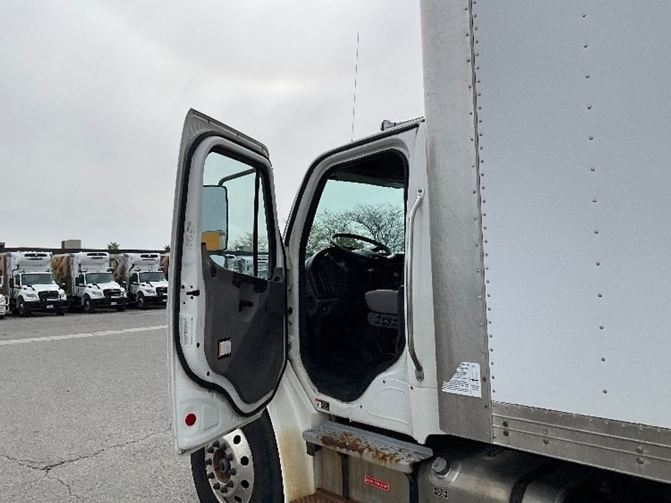 Medium Duty Box Truck-Light and Medium Duty Trucks-Freightliner-2019-M2-Ottawa-ON-255,095\n\t\tkm-$ 63,250 - Image 15