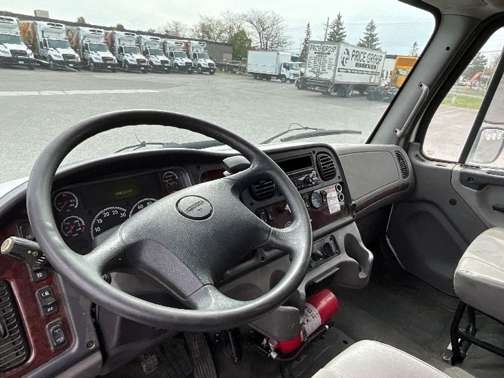 Medium Duty Box Truck-Light and Medium Duty Trucks-Freightliner-2019-M2-Ottawa-ON-255,095\n\t\tkm-$ 63,250 - Image 16